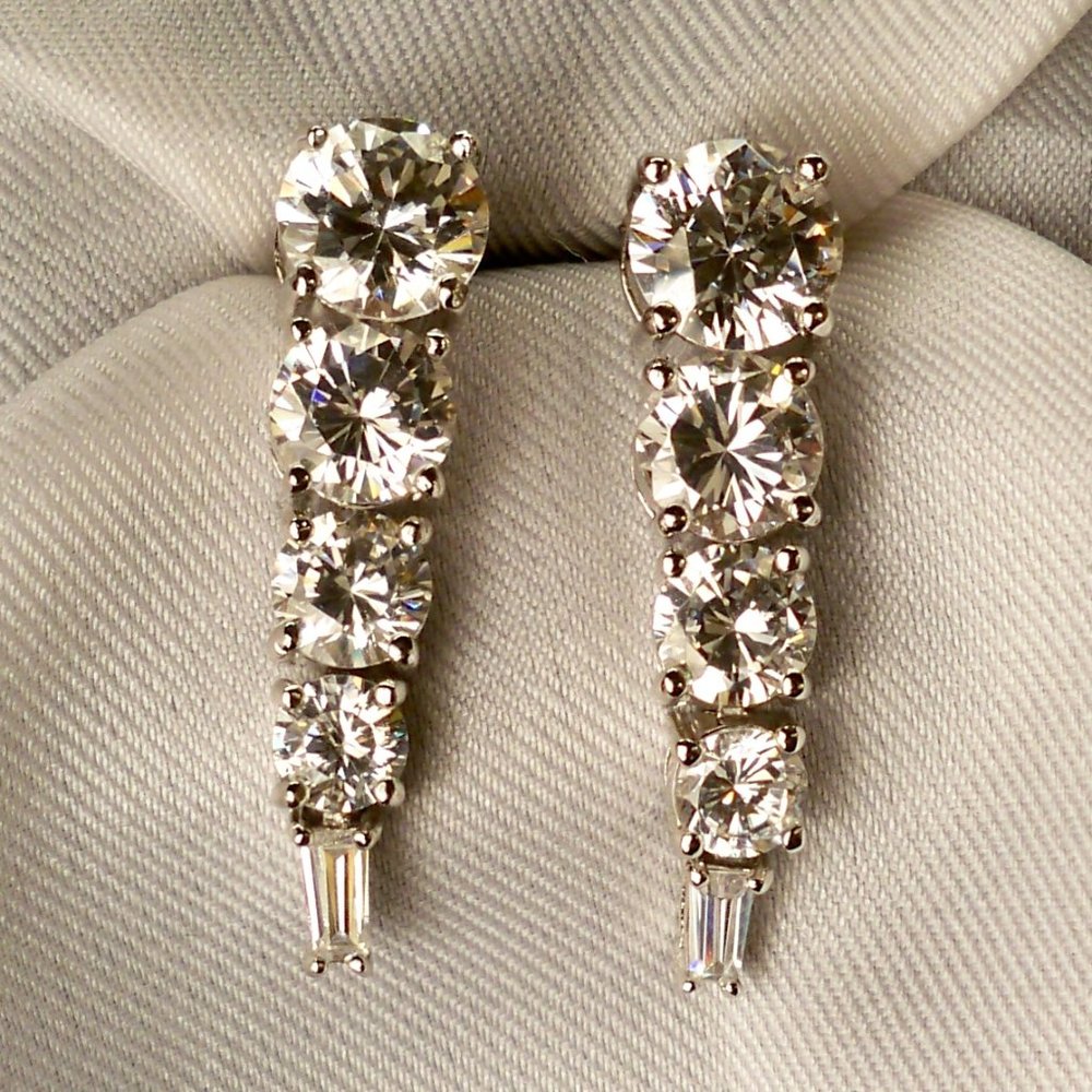 NEW Round Cut Cubic Zirconias 925 Dangle Earrings